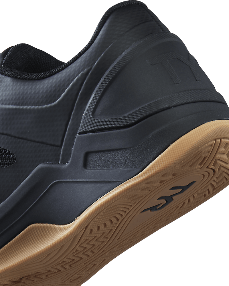 ::544 Black/Gum