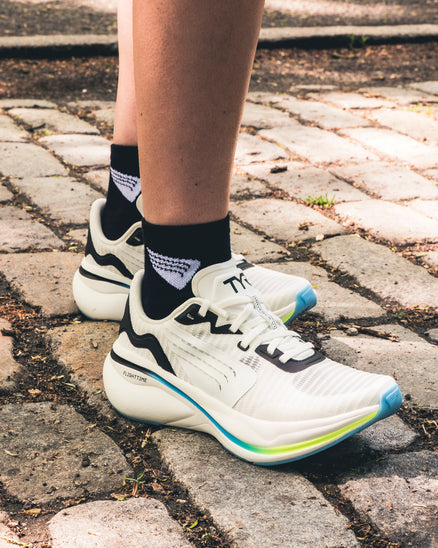 ::114 White/Aqua