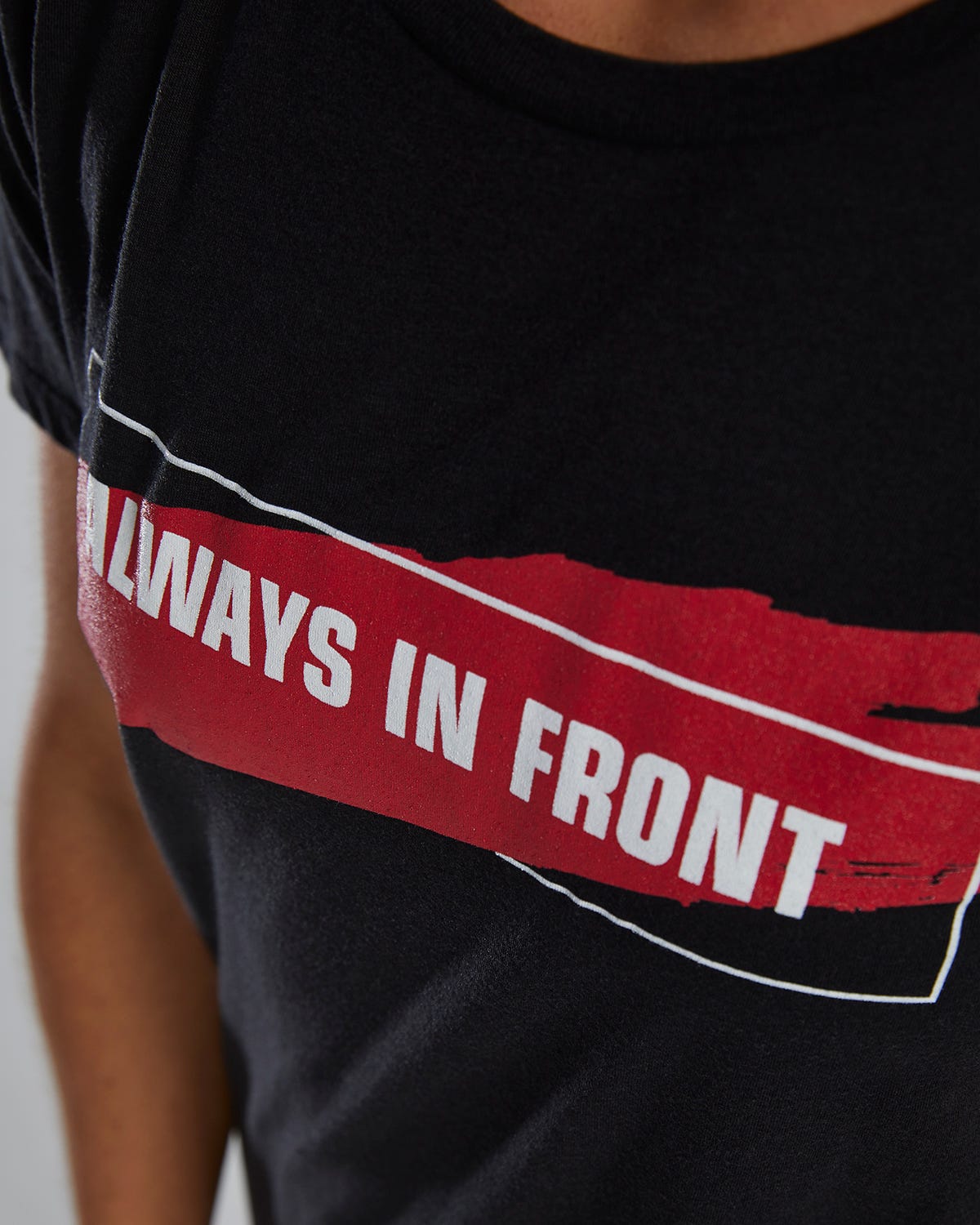 ::002 Black/Red