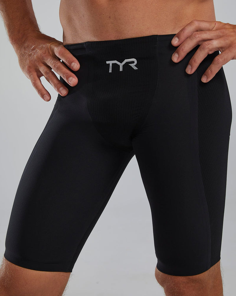 ::022 Black/Black