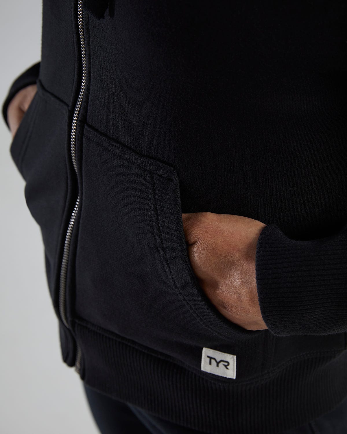 TYR BIG LOGO HOODIE - Felpa con cappuccio - navy TYR BIG LOGO HOODIE - Felpa con cappuccio - navy