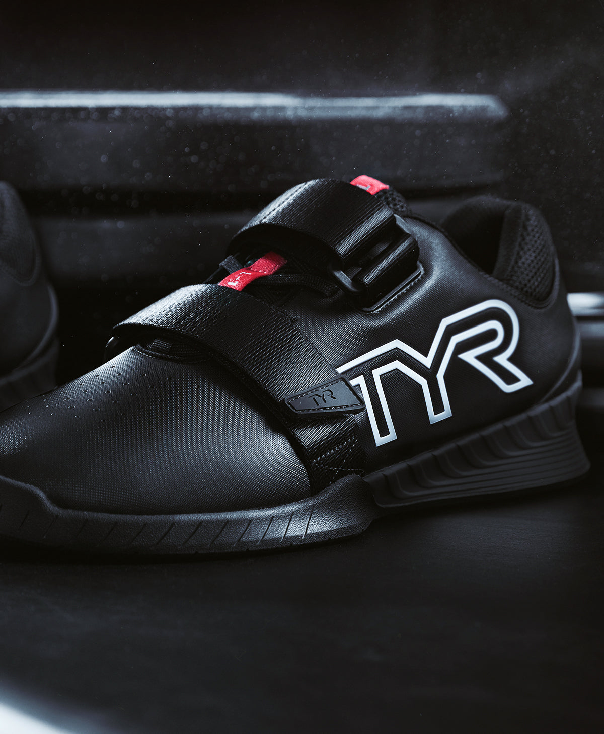 TYR-Footwear-Lifters-